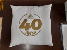 Carica l'immagine nel visualizzatore di Gallery, Cuscino con logo 40 anni Toscano
